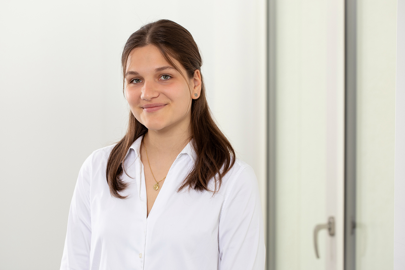 Portraitfoto von Marlene Wagner vor neutralem Hintergrund.