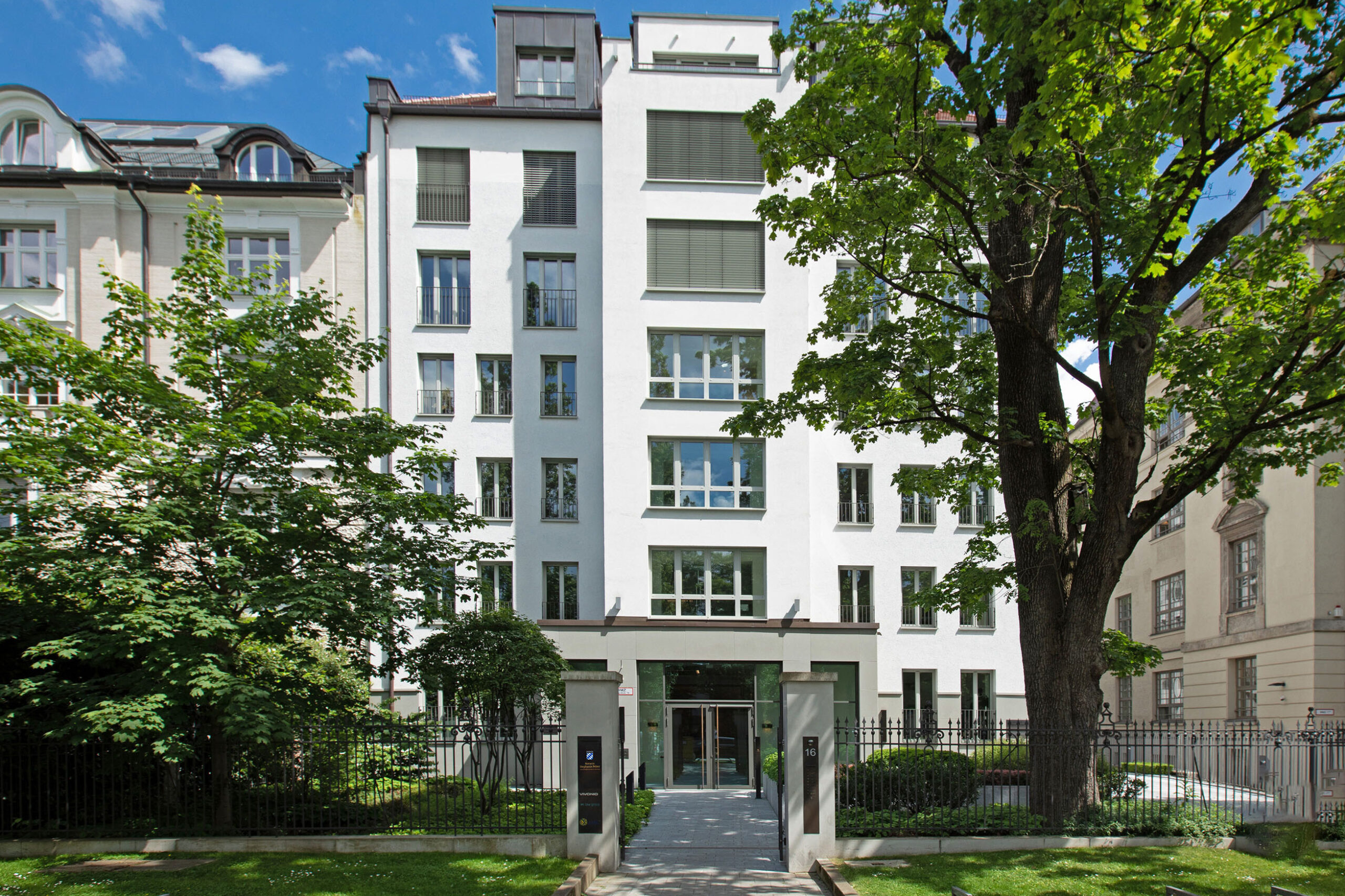 notarinpelzer Haus mit Eingangsbereich
